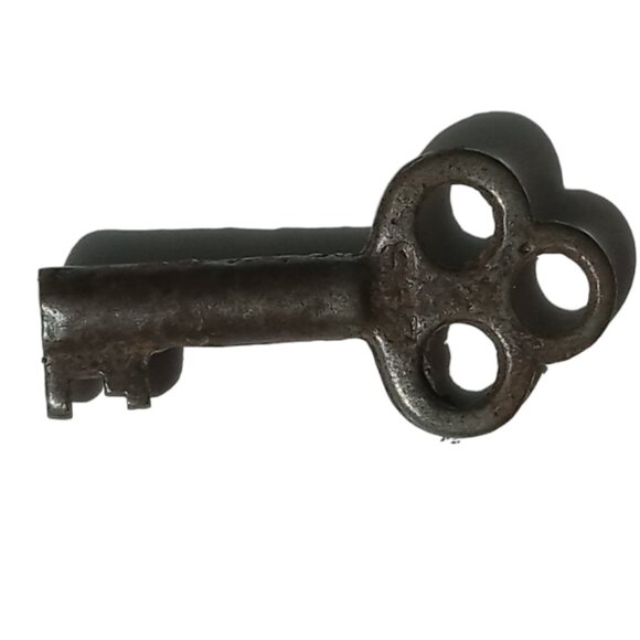 Old Antique Skeleton Key, Collectible Key, Small Key - Picture 6 of 7
